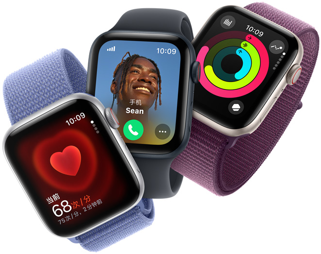 三只 Apple Watch SE 設(shè)備，分別顯示心率監(jiān)測、電話呼入和健身記錄圓環(huán)。