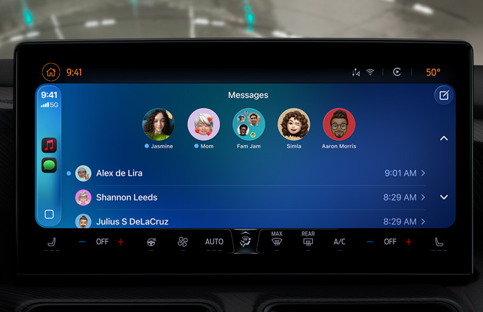 顯示車內(nèi)的 CarPlay 車載功能，突出展示全新設(shè)計。