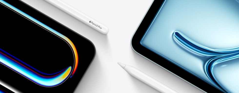 畫面展示 iPad Pro 的右上角，旁邊放著的 Apple Pencil Pro 露出尾部；以及 iPad Air 的左上角， 旁邊放著的 Apple Pencil USB-C 露出筆頭部分。 