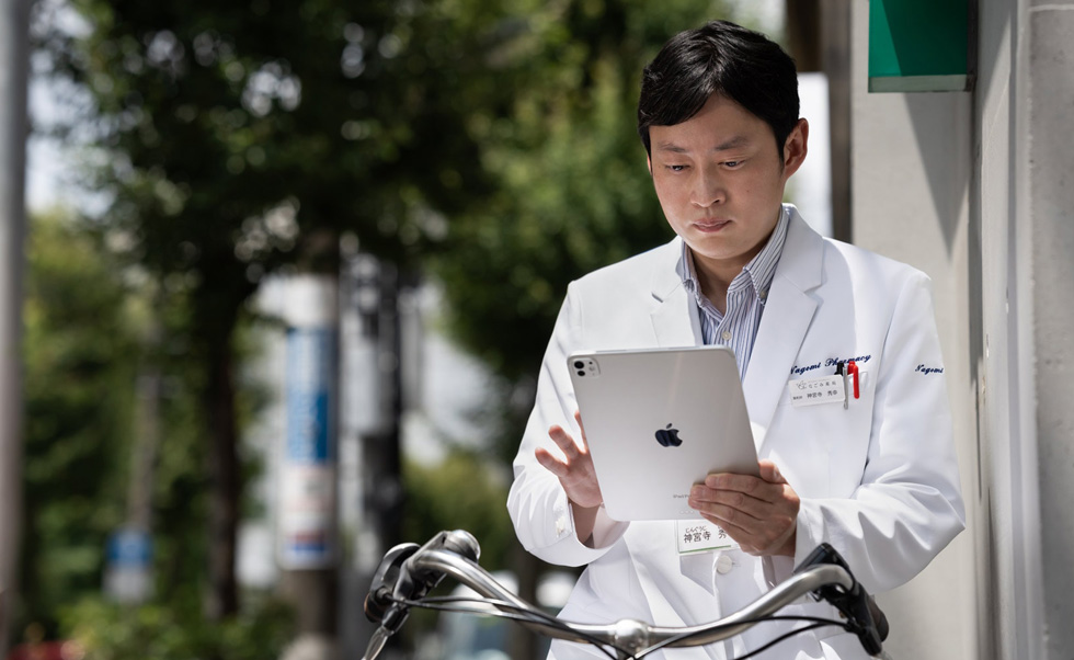 得益于 iPad 的便攜性，藥劑師可在全市范圍內(nèi)提供上門服務(wù)
