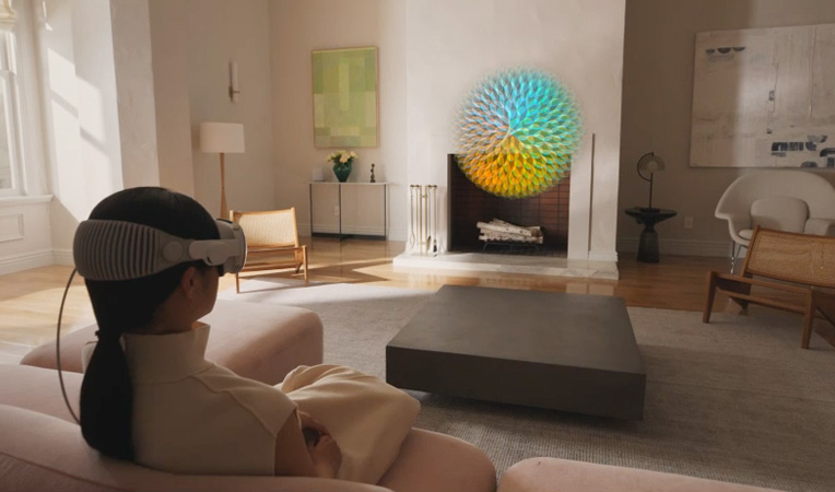 一個(gè)人戴著 Apple Vision Pro 在使用正念 app。