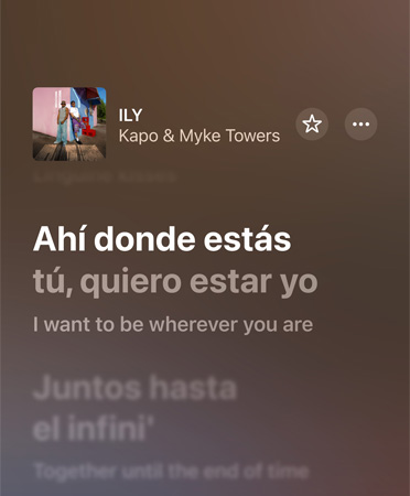 Apple Music 中播放 Kapo & Myke Towers 的《ILY》，展示從西班牙語(yǔ)到英語(yǔ)的歌詞翻譯。