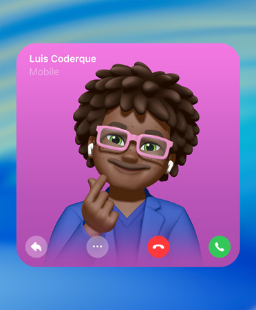 FaceTime 通話的名片海報，智繪表情位于中央，聯(lián)系人名字位于左上角，回復(fù)、更多選項、掛斷和接聽圖標(biāo)均位于底部。