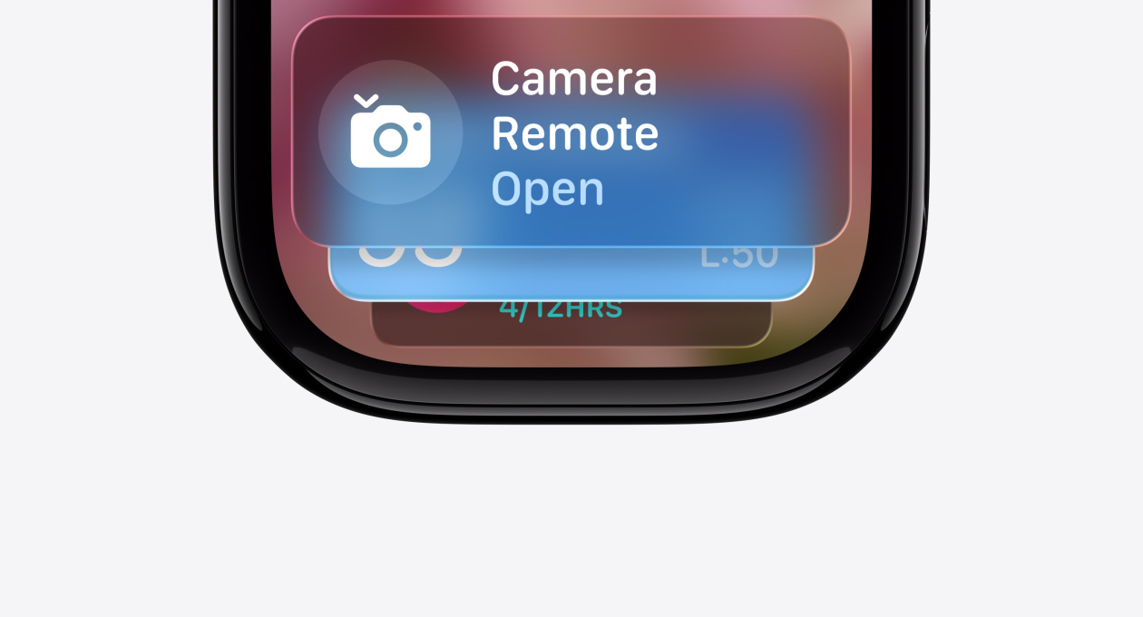 未搭配表帶的亮黑色 Apple Watch，表盤顯示智能疊放提示。